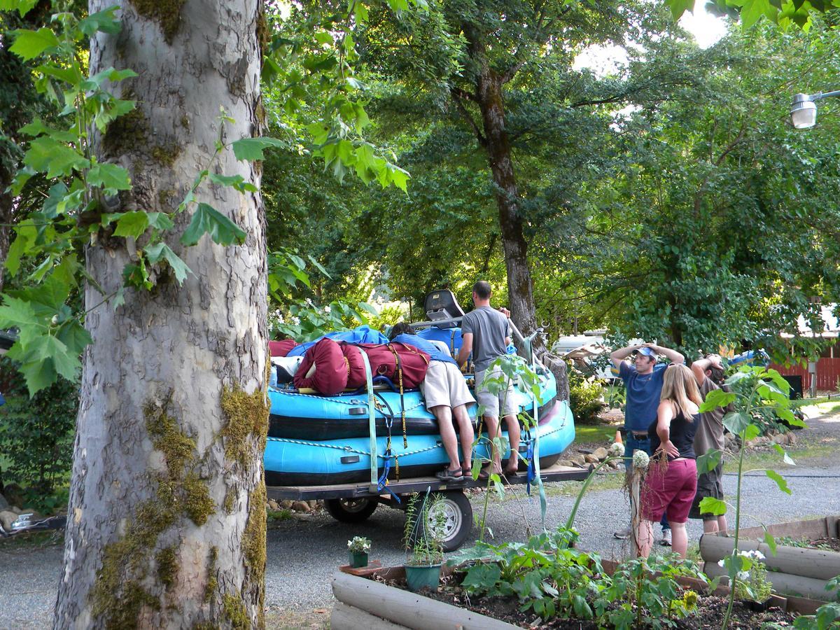 Bigfoot Rv & Cabins Park Happy Camp Ngoại thất bức ảnh